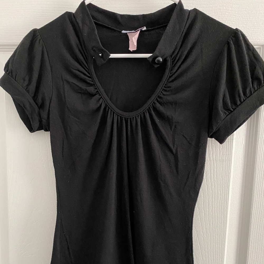 black button choker shirt